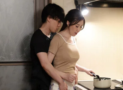 Mẹ kế đáp ứng mọi nhu cầu của con chồng